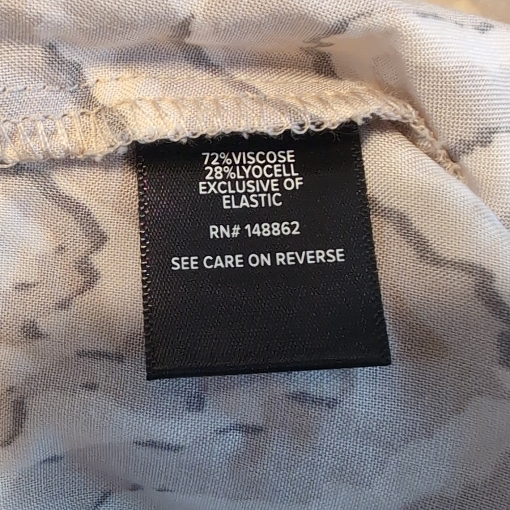 Torrid Womens Shirt Size 1 Short Sleeve Tiger Patterned Blouse - Picture 9 of 10